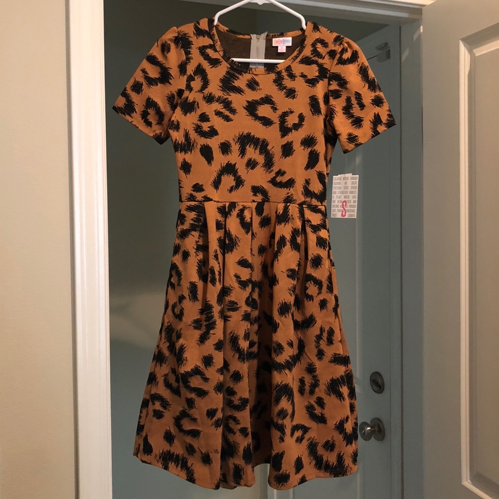 New with tag Leopard lularoe Amelia size small